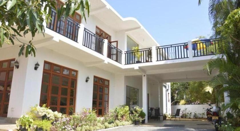 Araliya Blue Beach View Hotel Kudapaduwa Esterno foto