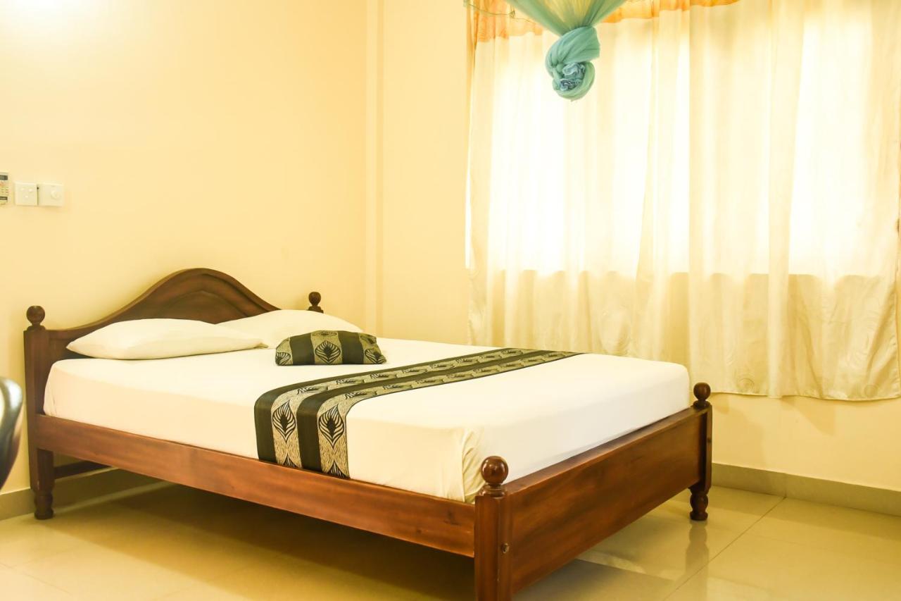 Araliya Blue Beach View Hotel Kudapaduwa Esterno foto