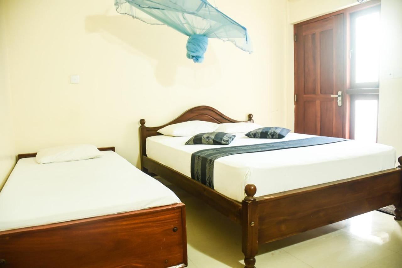 Araliya Blue Beach View Hotel Kudapaduwa Esterno foto